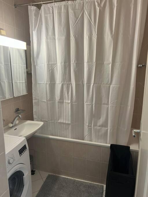 Magnifique Appartemens Aux Eaux Vives Appartement *