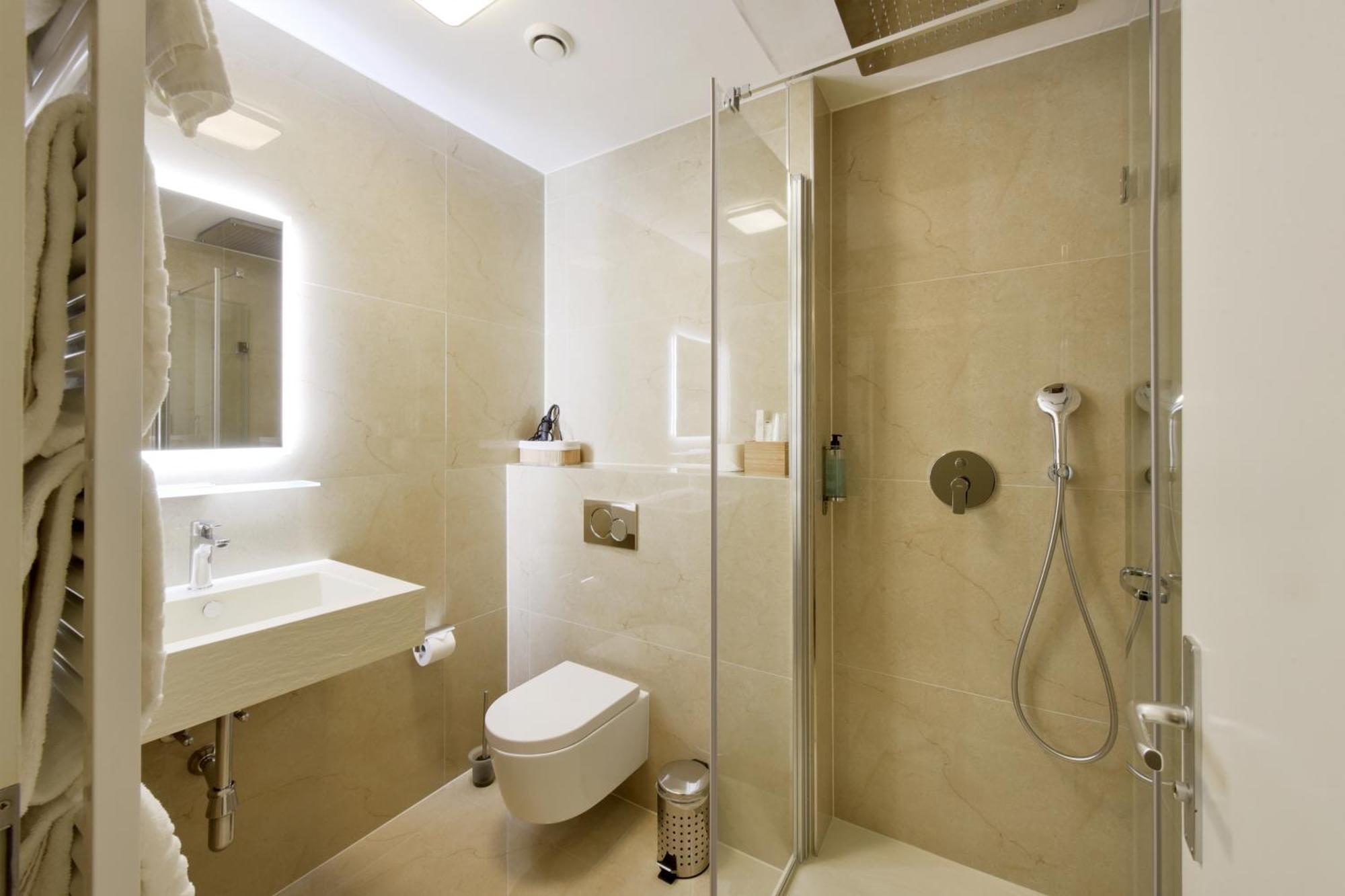 Rousseau Hotel 3*