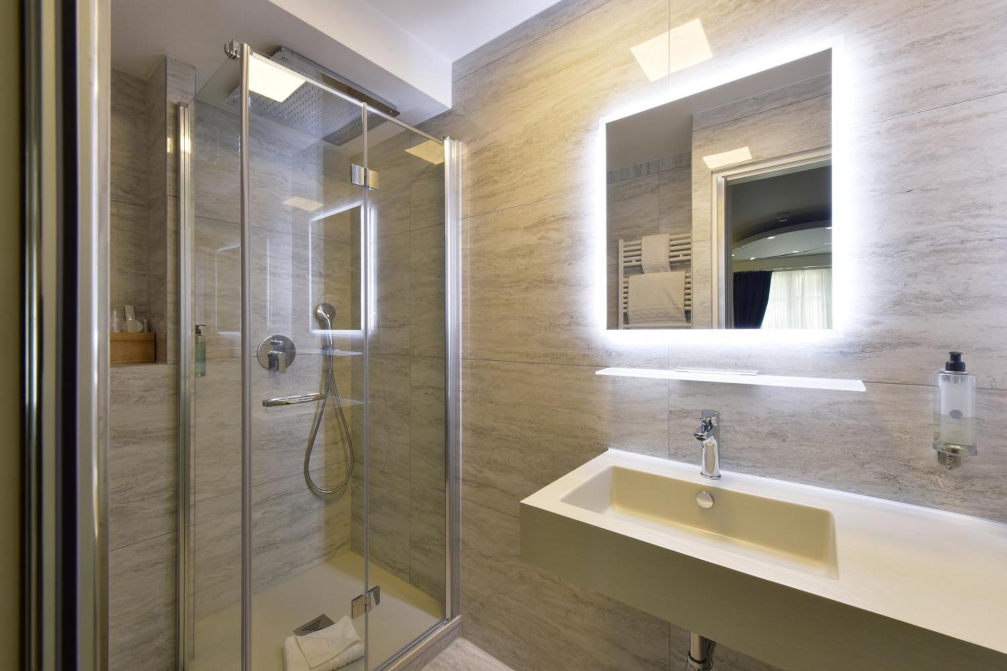 Hotel Rousseau 3*