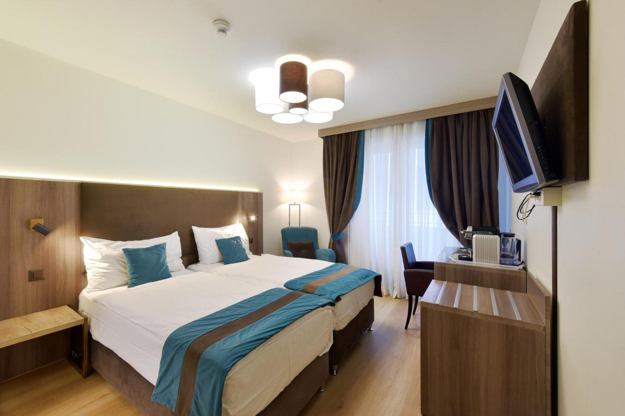 Hotel Rousseau 3*