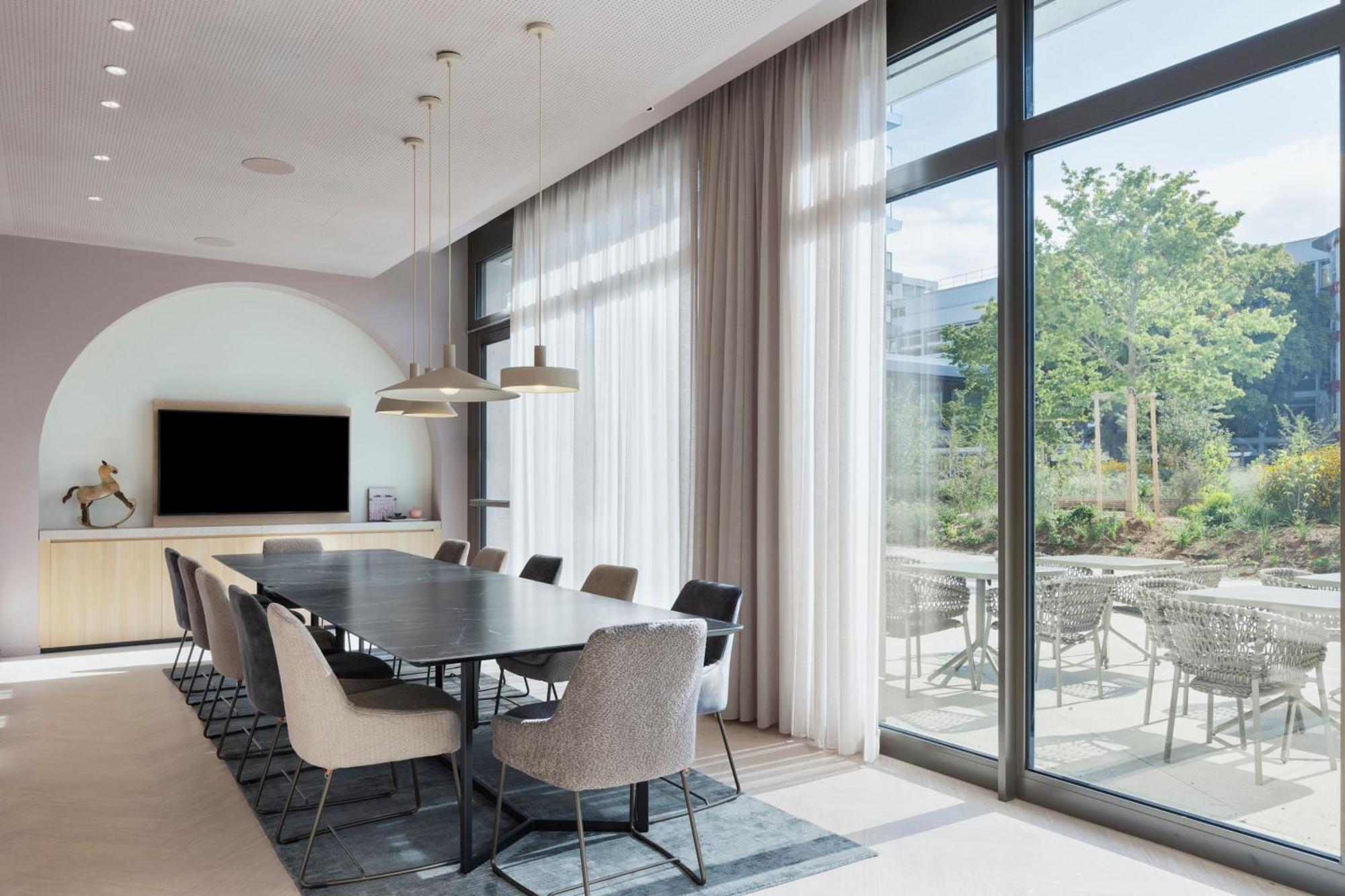 Hotel By Marriott Nations 4*