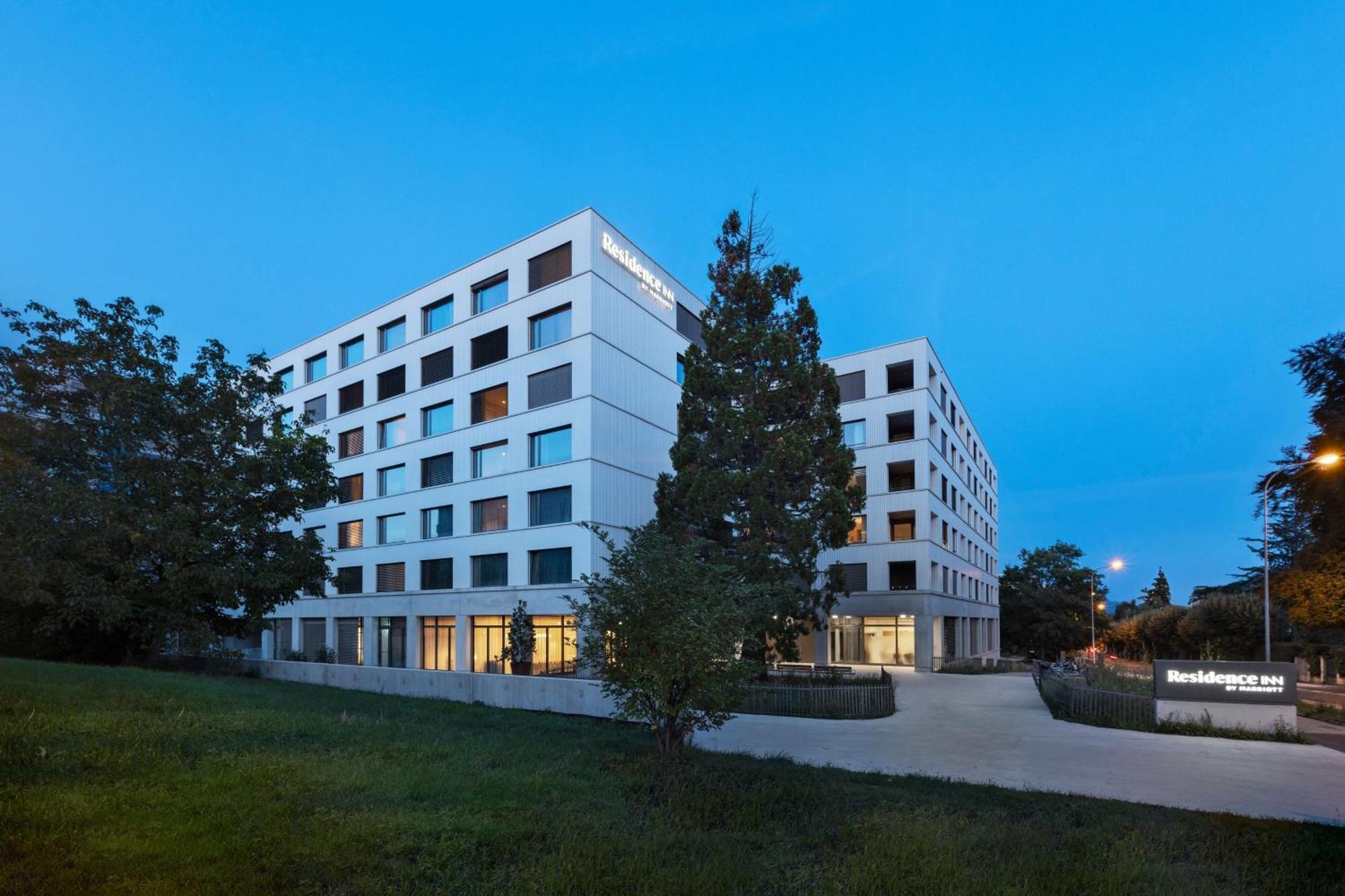 Hotel By Marriott Nations 4*
