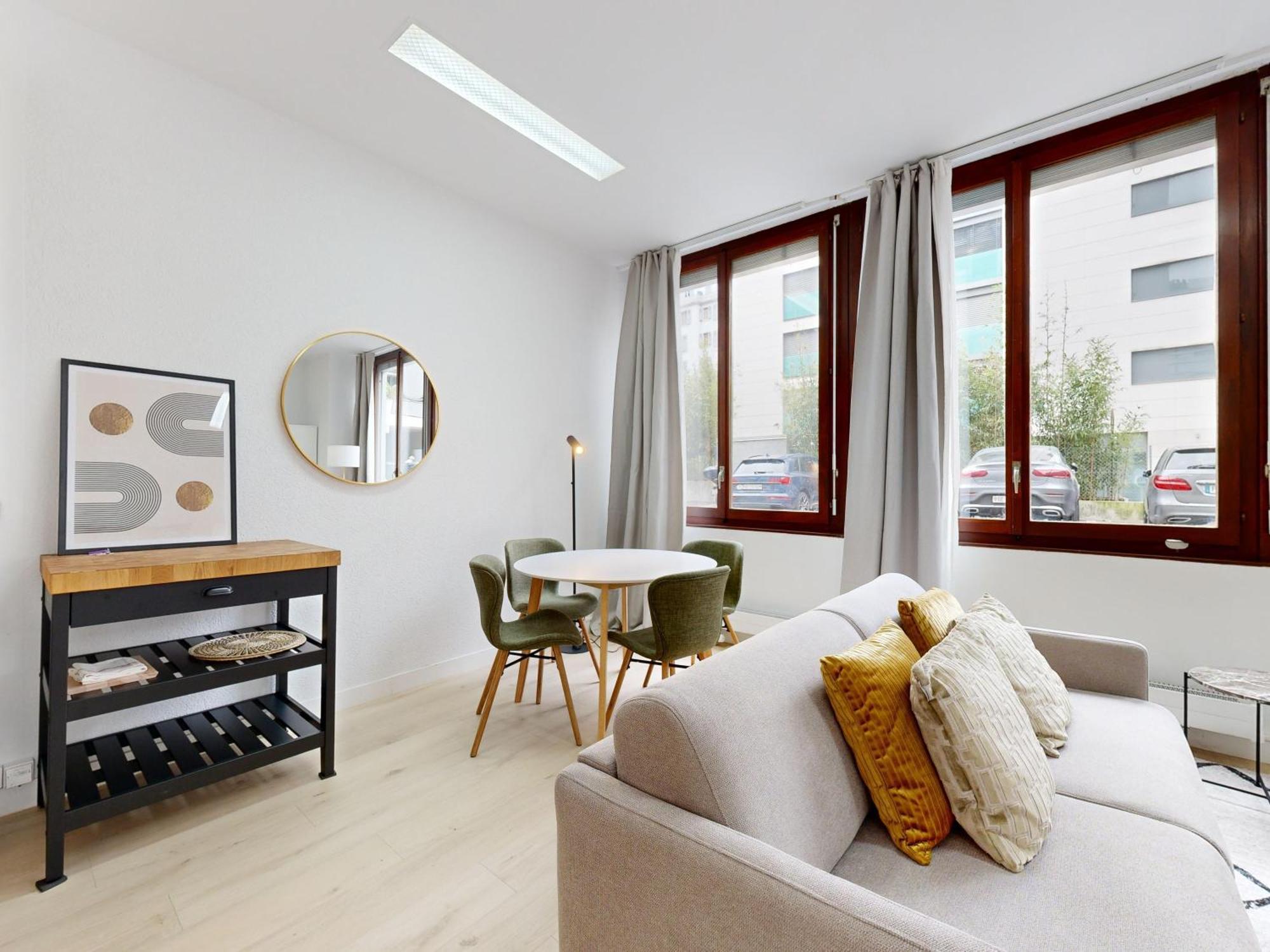 Bright Studio In Champel *