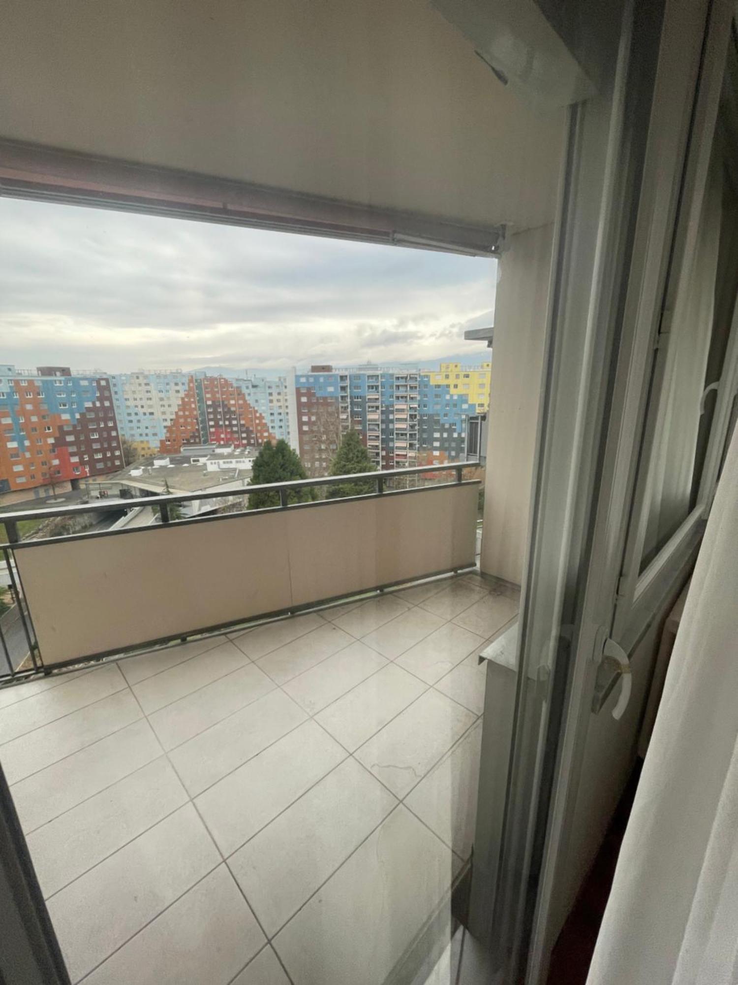 Appartement Spacieux Deux A 5min De L Aeroport