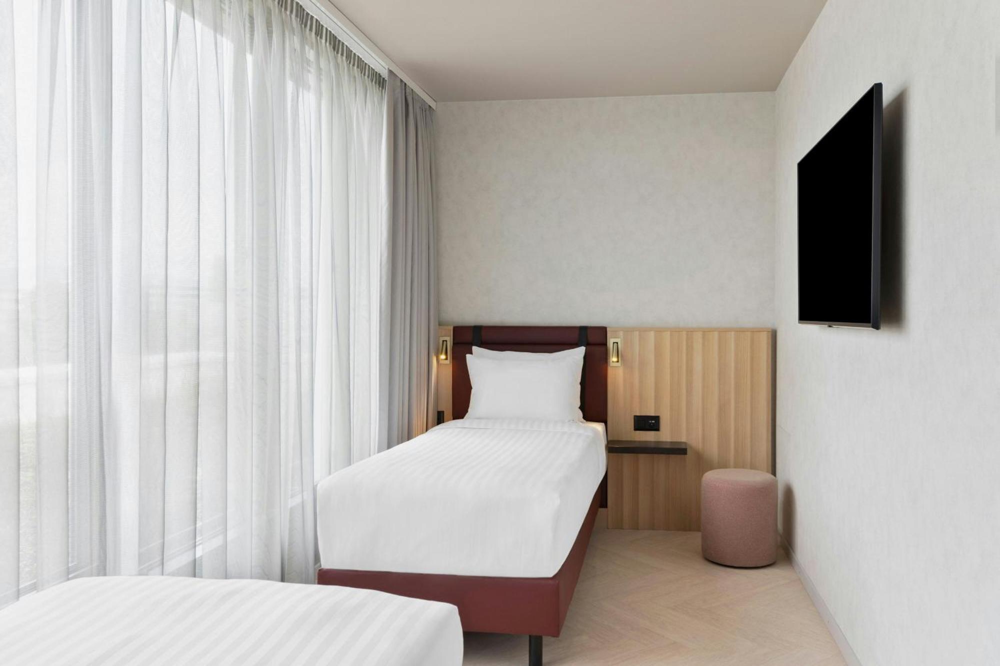 By Marriott Nations 4* Genève