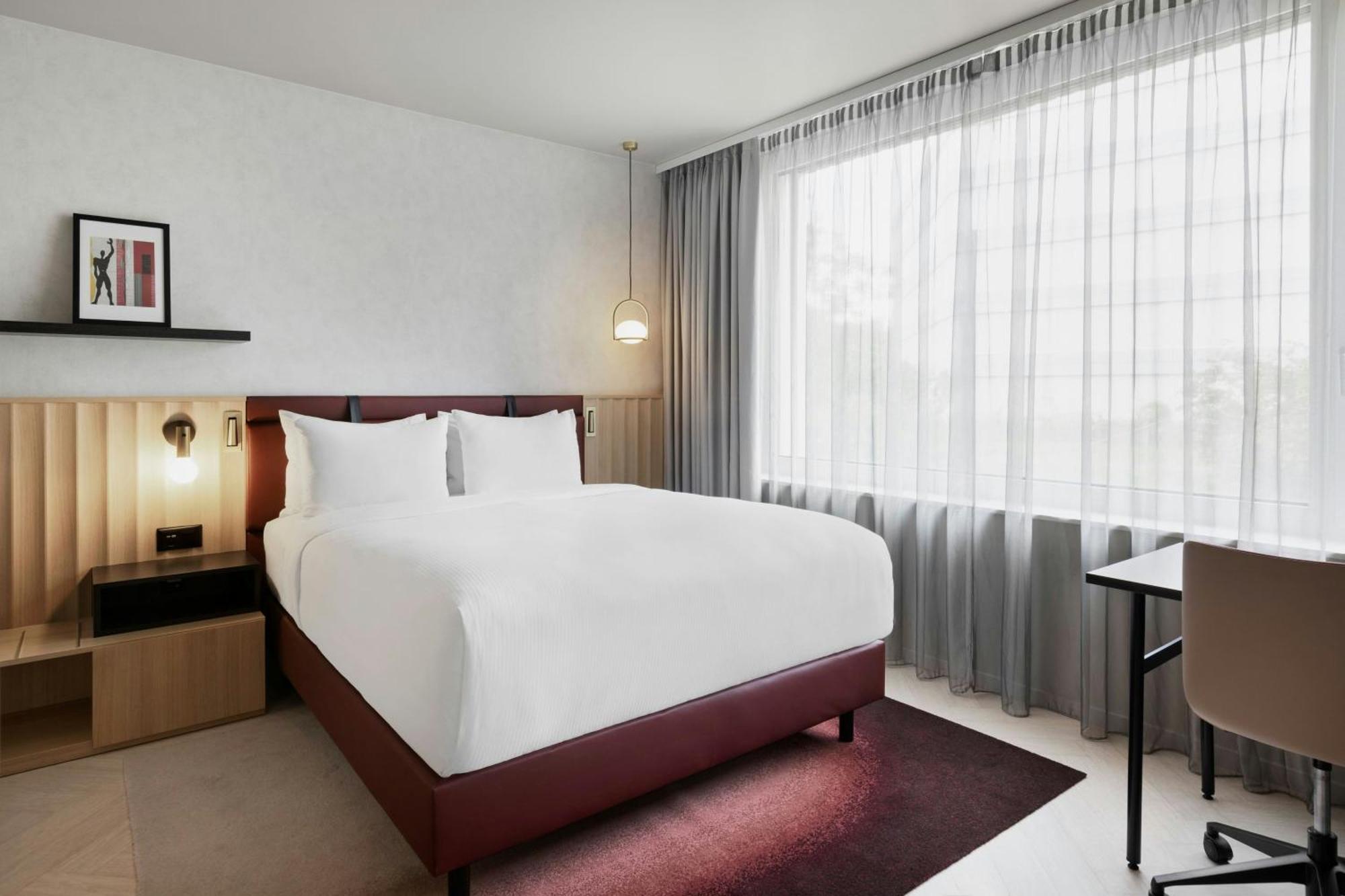 Hotel By Marriott Nations 4*