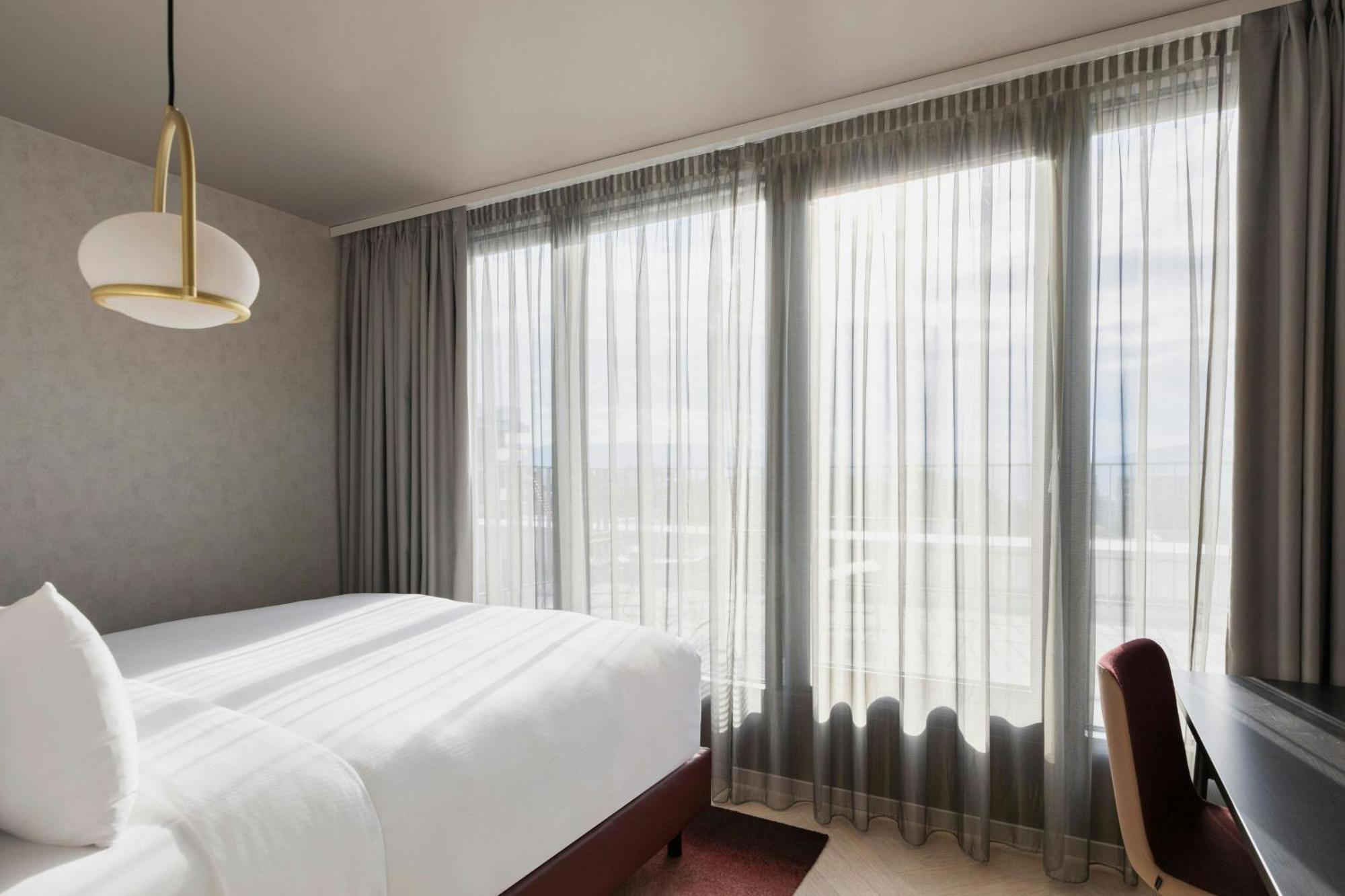 By Marriott Nations 4* Genève