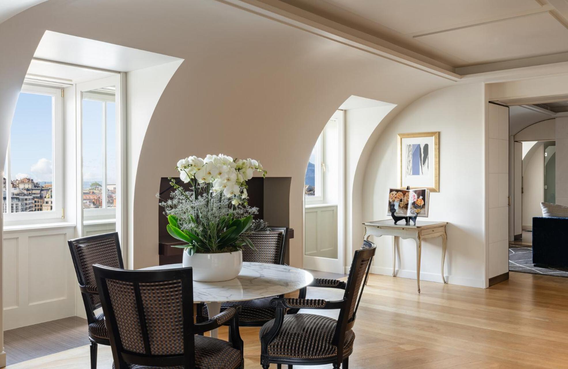 Four Seasons Des Bergues Hotel 5*