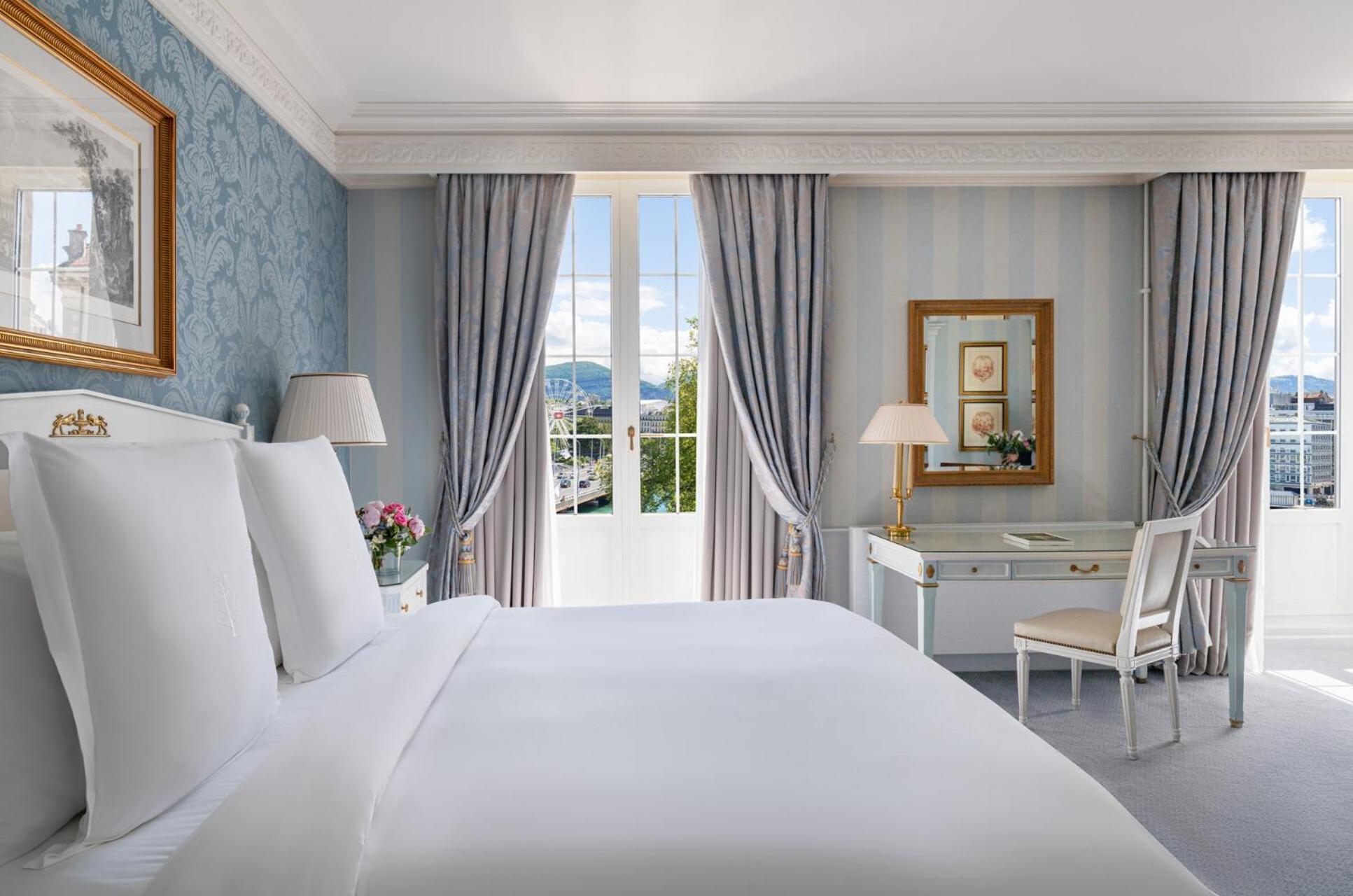 Four Seasons Des Bergues 5*