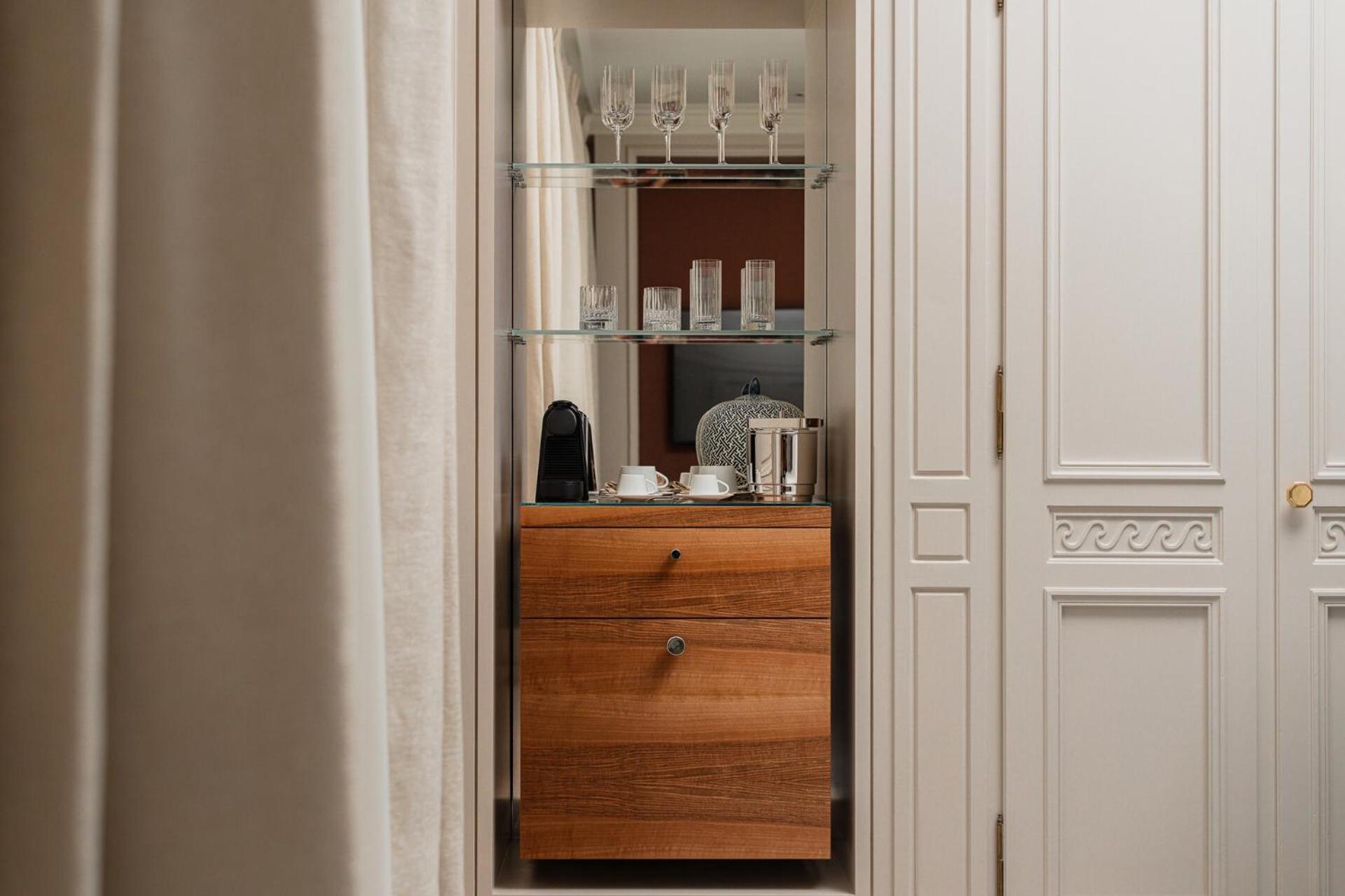 Hotel Four Seasons Des Bergues 5*