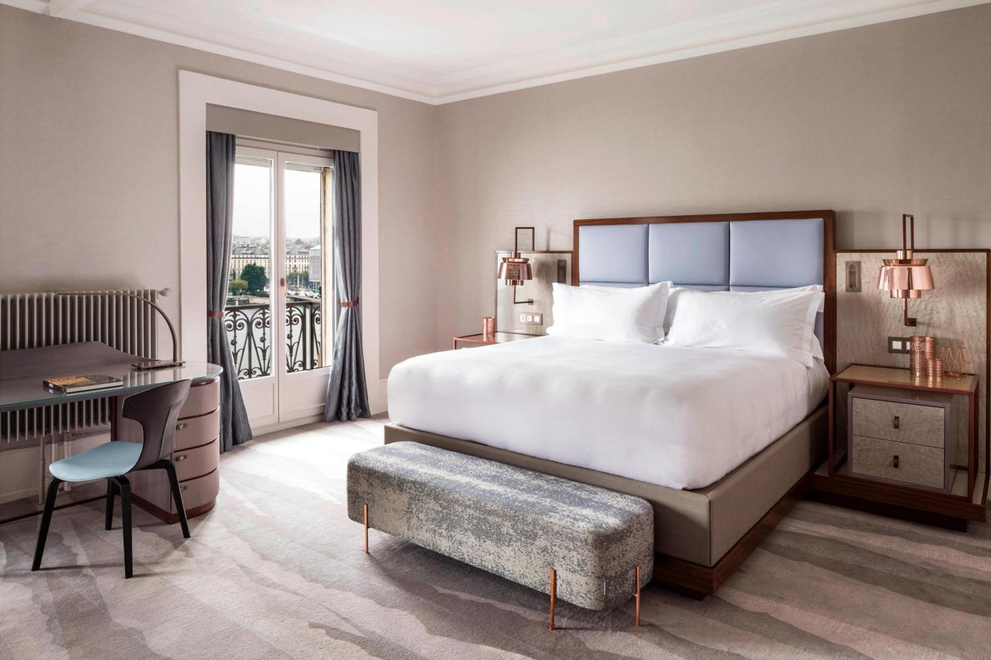 The Ritz-carlton De La Paix,