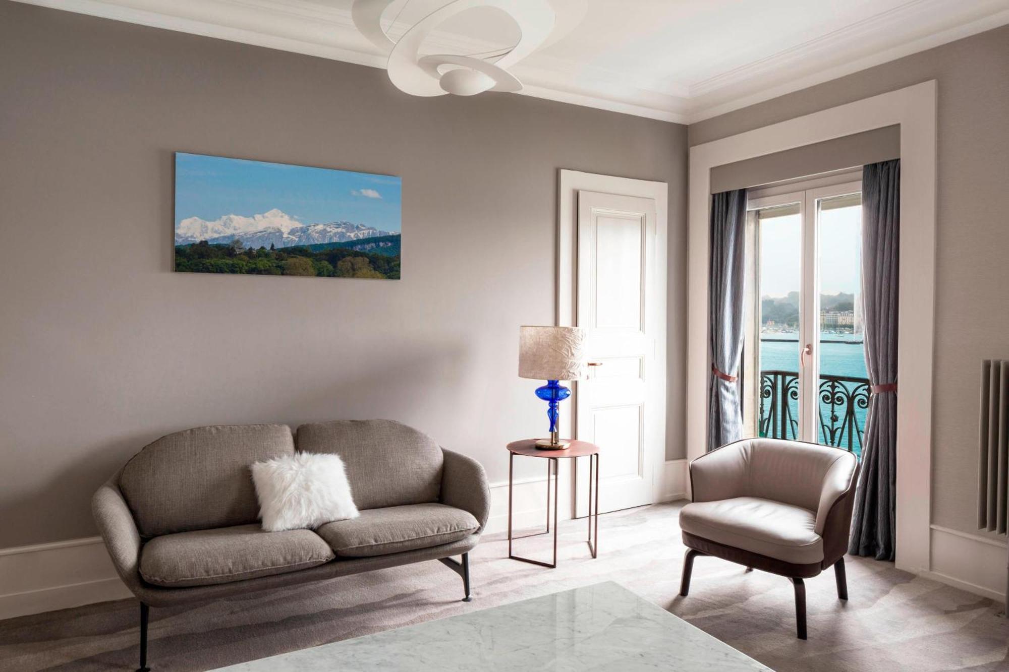 The Ritz-carlton De La Paix,