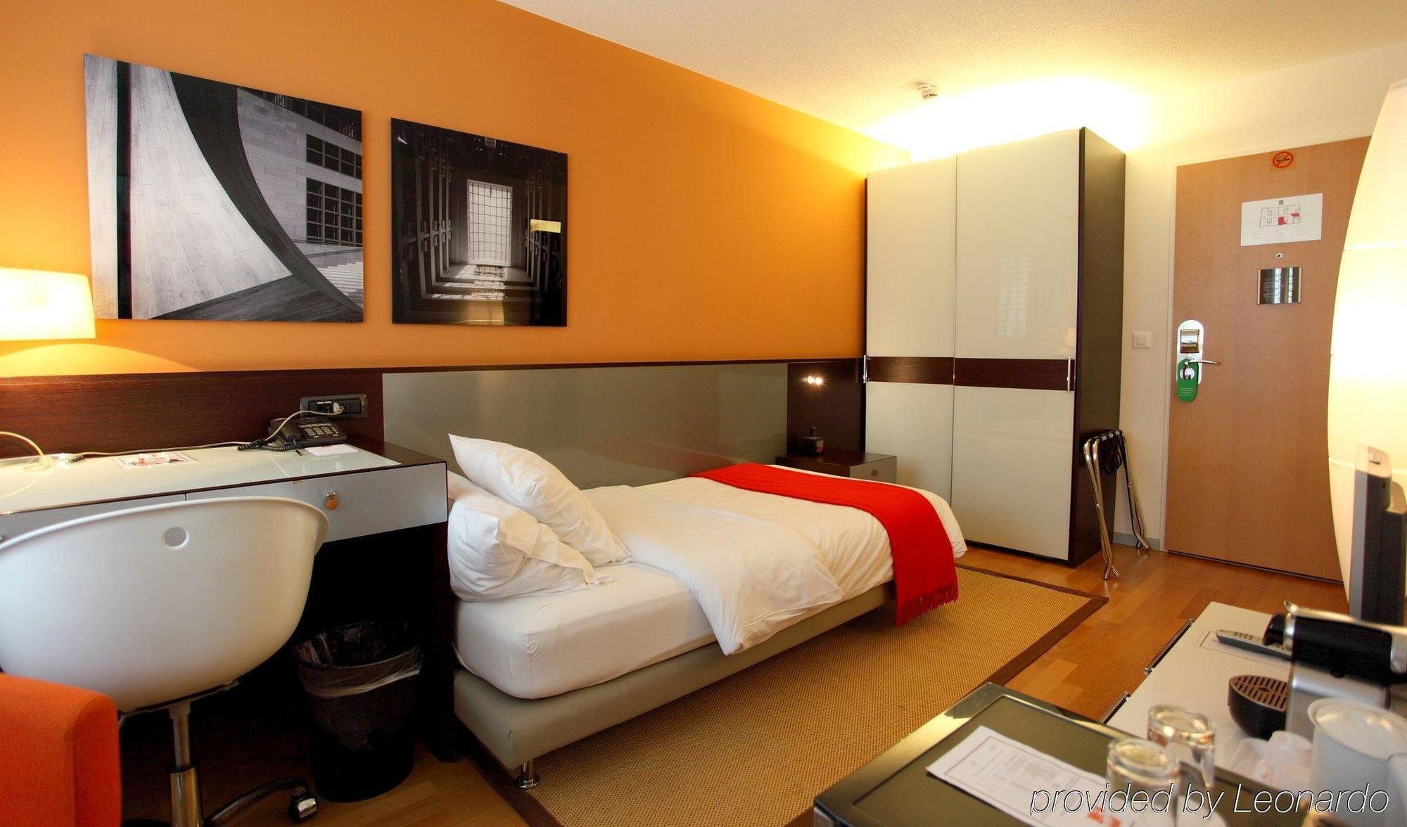 Design F6 3*