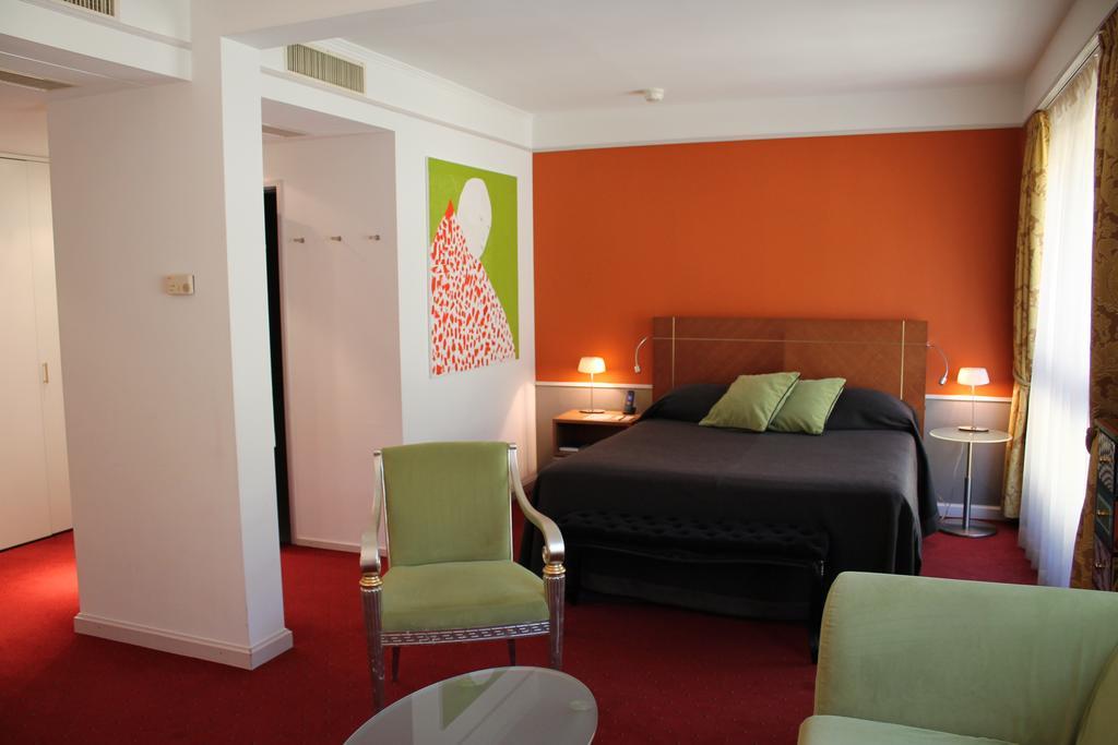 Hotel The New Midi