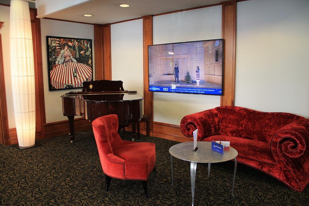Hotel The New Midi