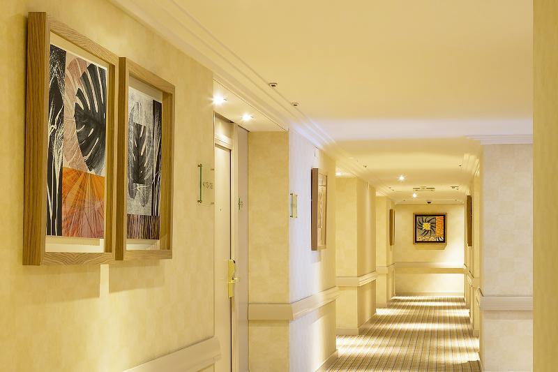 Warwick Hotel