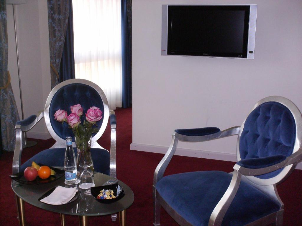 Hotel The New Midi