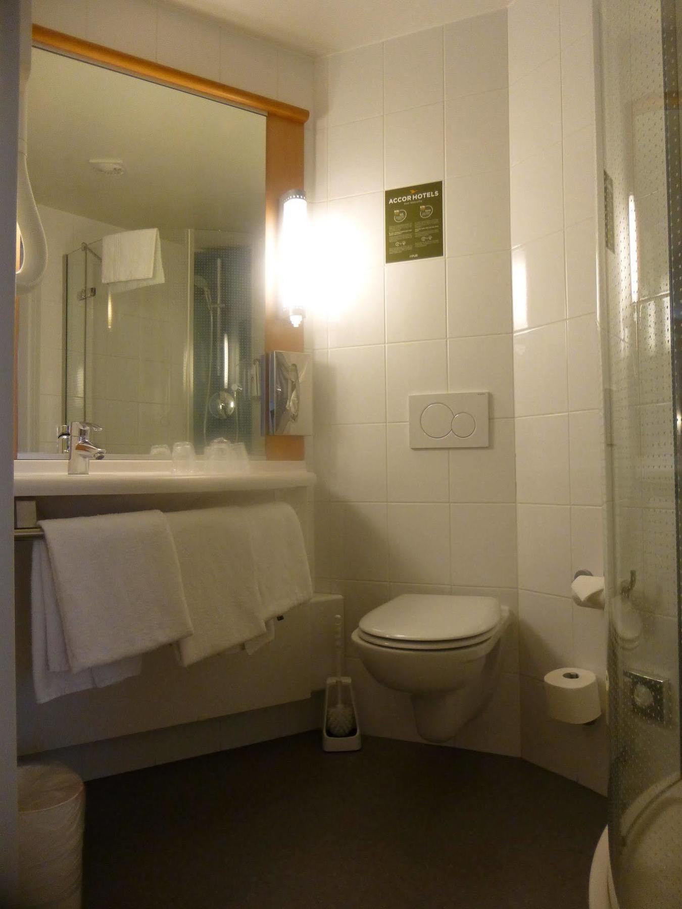 Ibis Centre Nations Hotel 3*