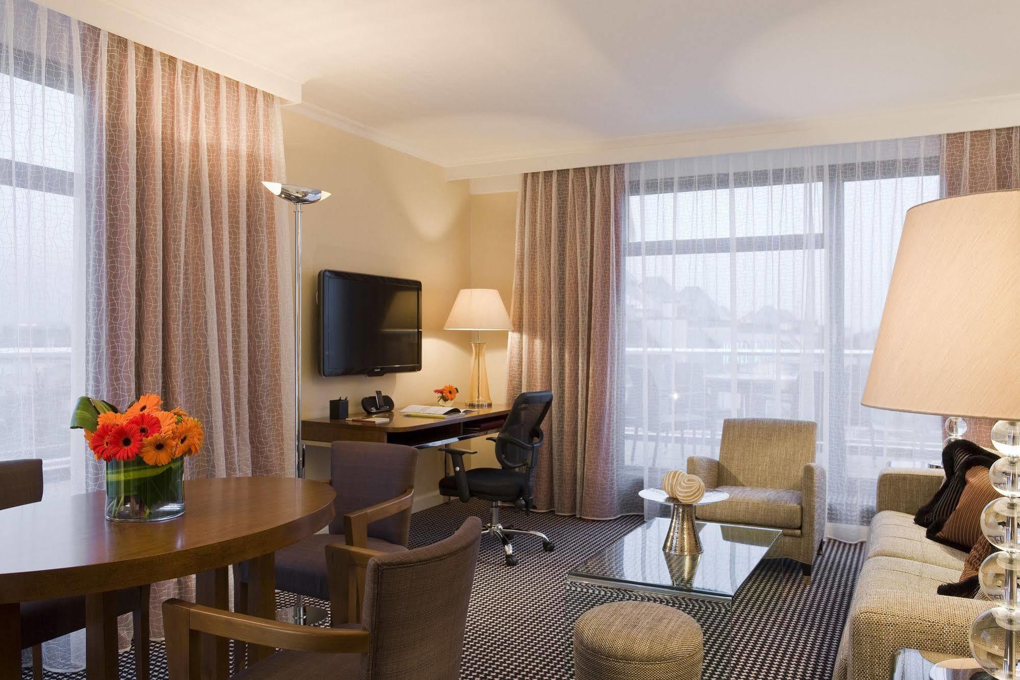 Warwick Hotel 4*