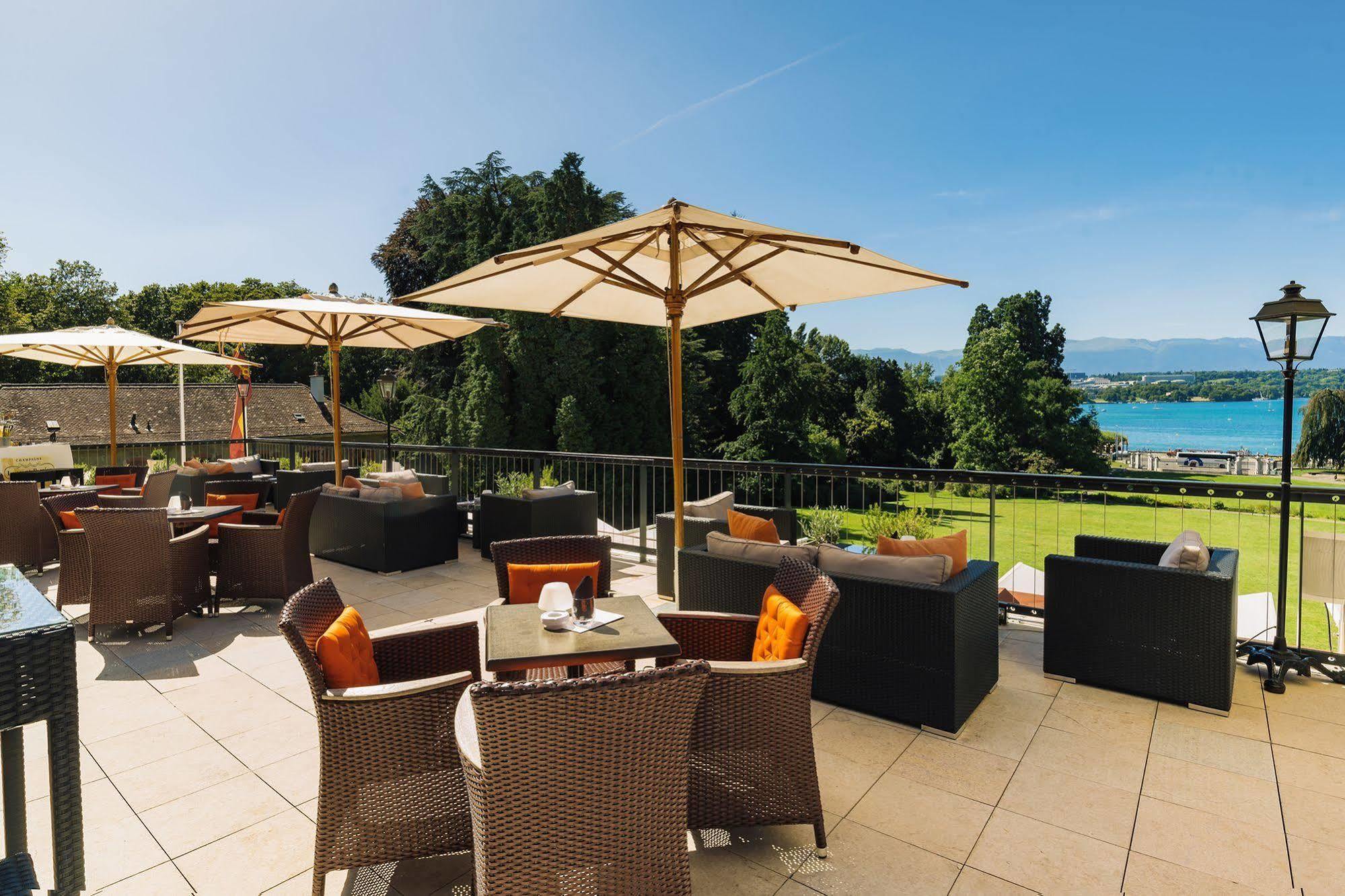 Parc Des Eaux Vives Hotel