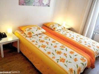 Apartahotel At 3*