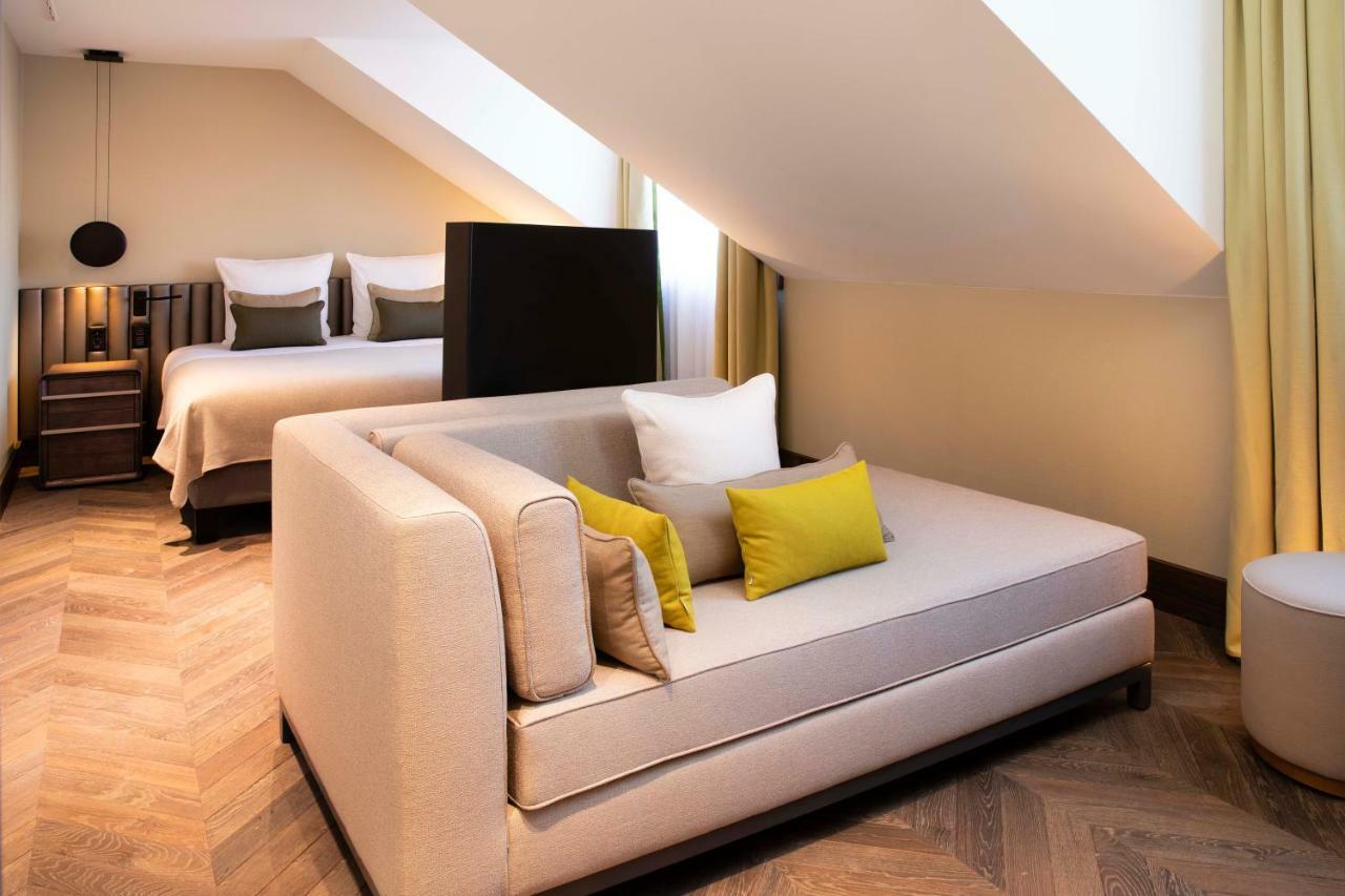 Hotel D