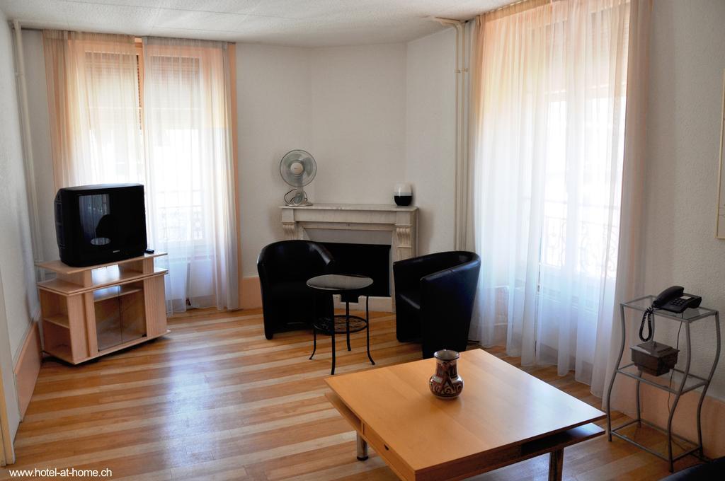 Aparthotel At 3*