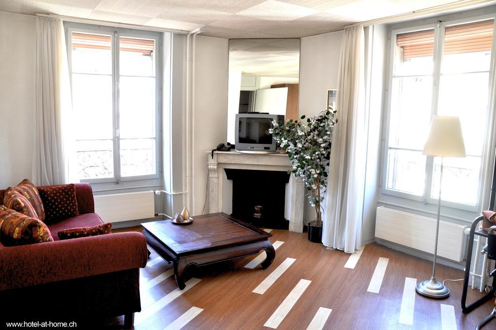 At 3* Genève