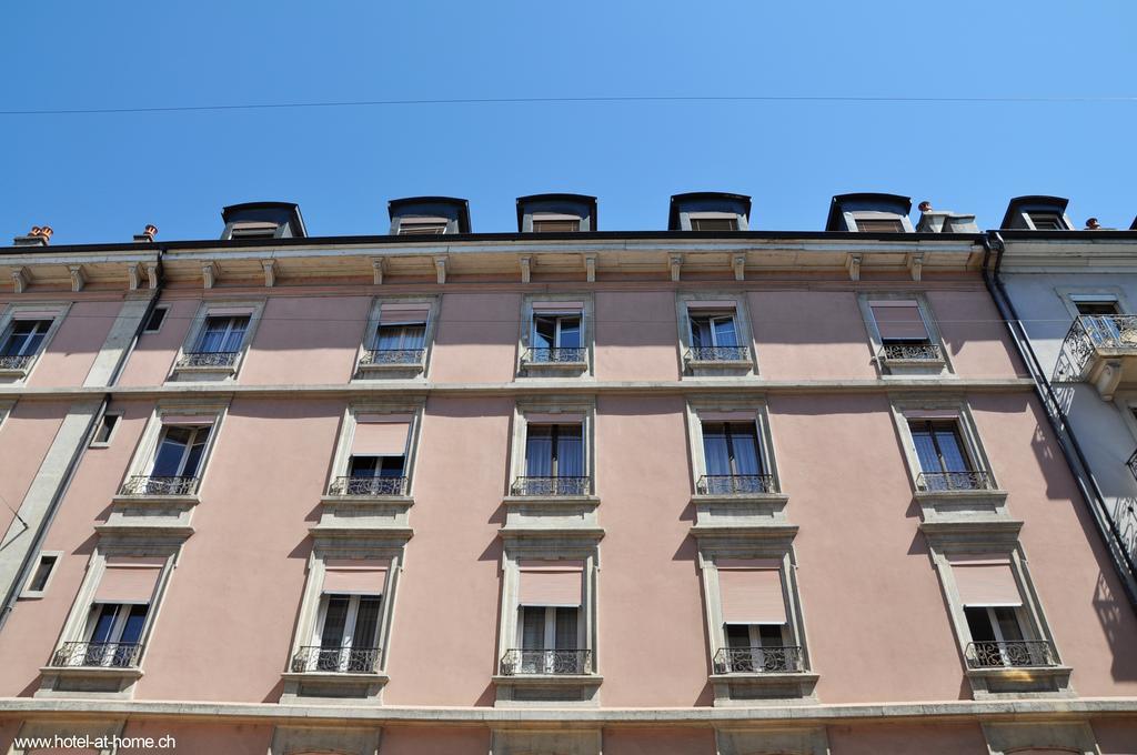 Aparthotel At 3*