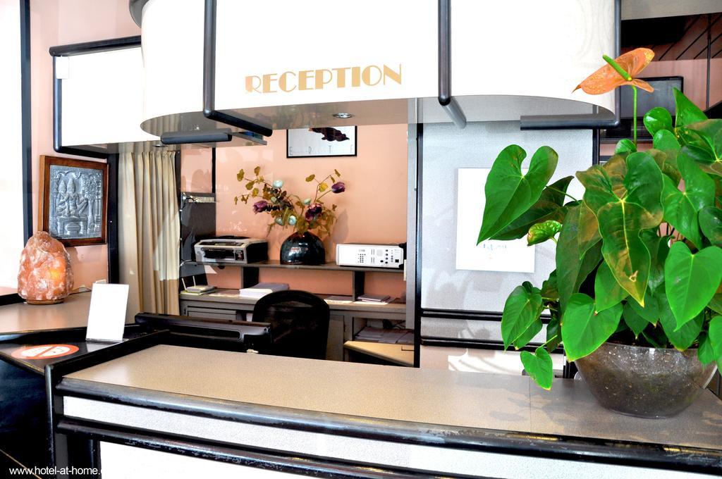 Aparthotel At 3*
