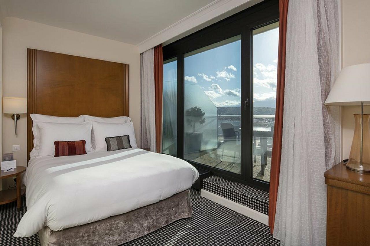 Warwick Hotel 4*