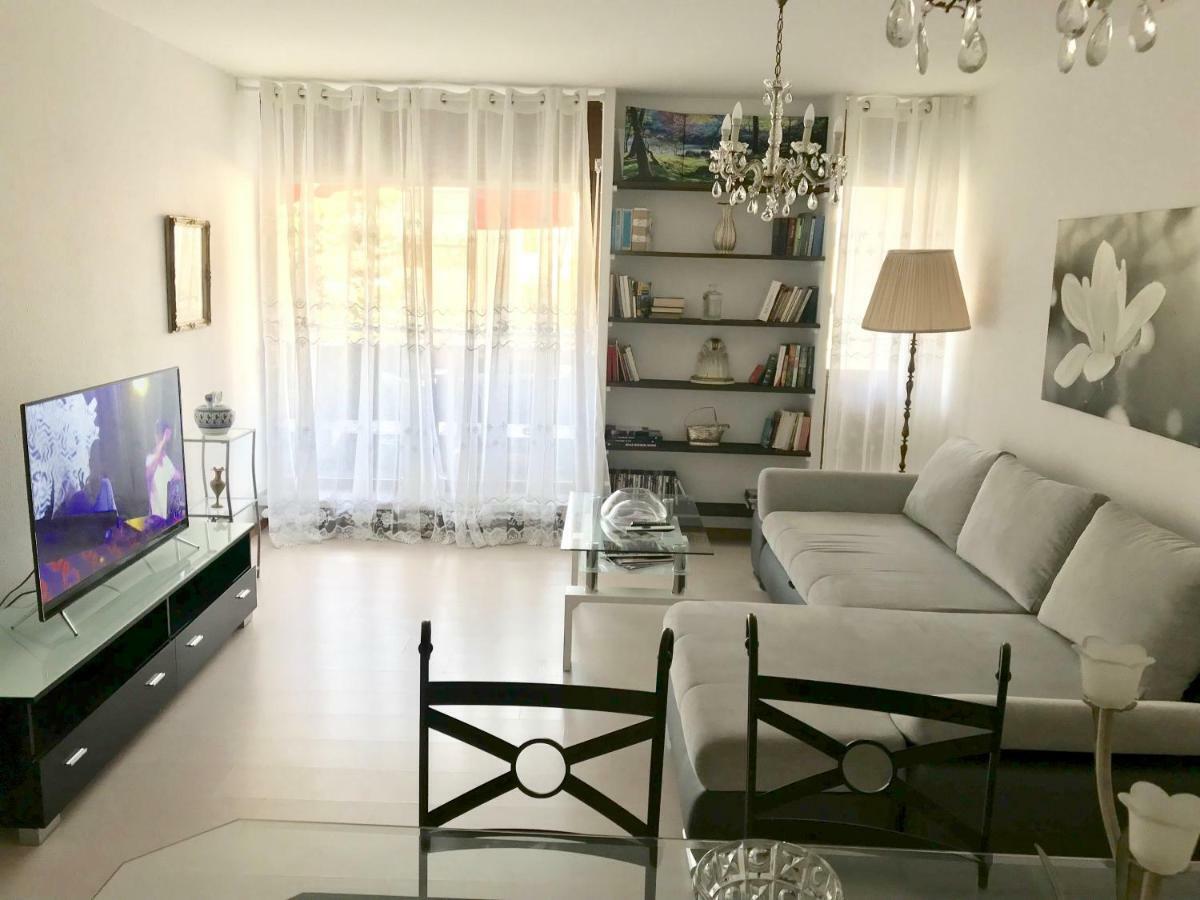 Spacious & Elegant Next To River Genf