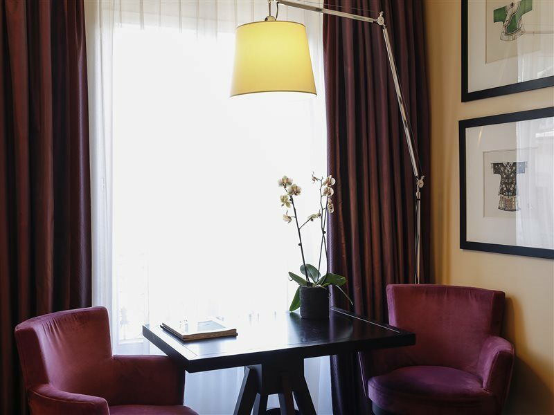 Eastwest Hotel 4*