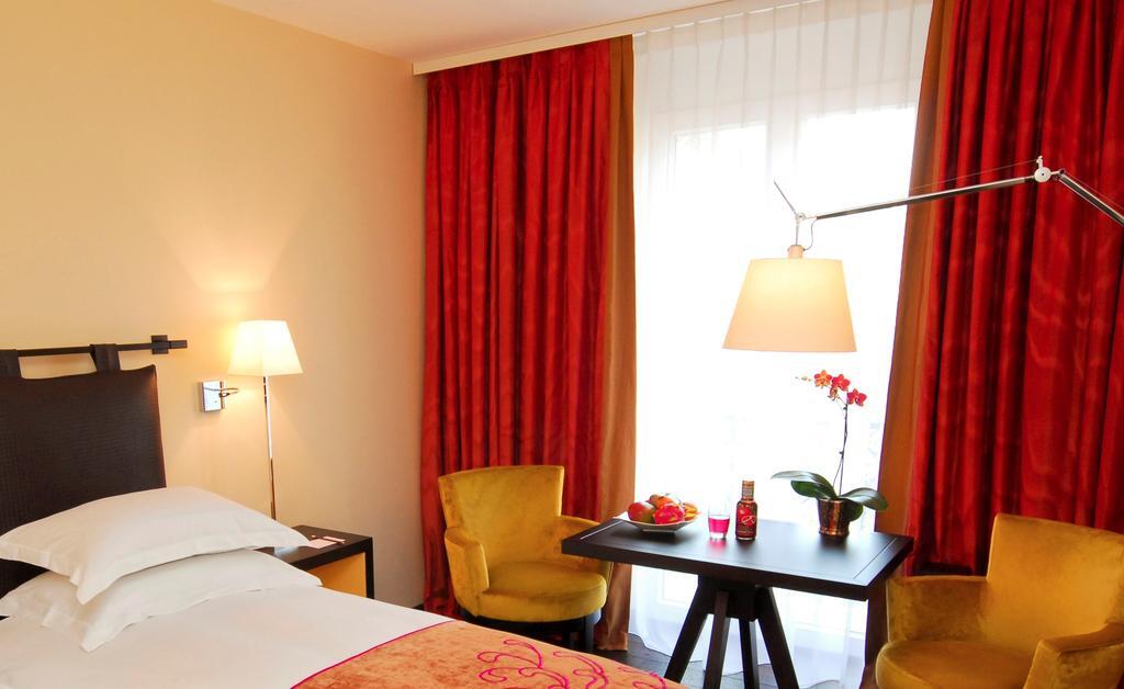 Hotel Eastwest 4*
