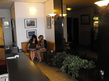 Hotel 33