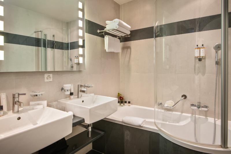Hotel Résidence Parc Des Eaux Vives 4*