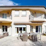 Villa Paradise With Pool
