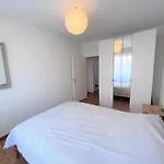 Appartement Spacieux Et Lumineux Aux Eaux-Vives