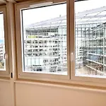 Luxury Studio Near Un & Train Station