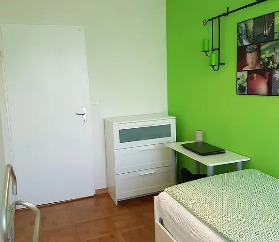 Chambre Au Centre De Geneve - Women Only