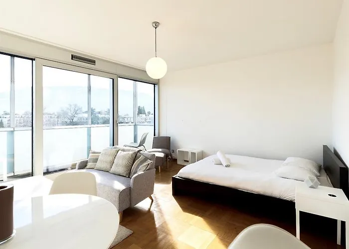 Studio Geneva Cozy