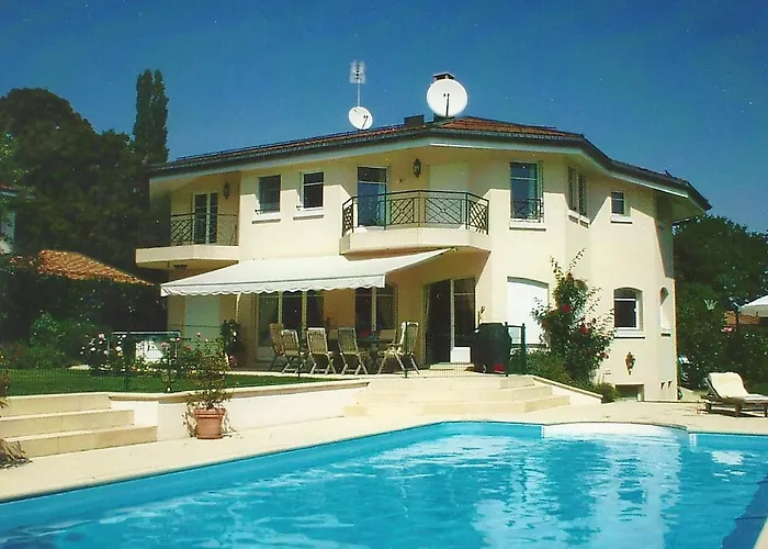 Villa Paradise With Pool