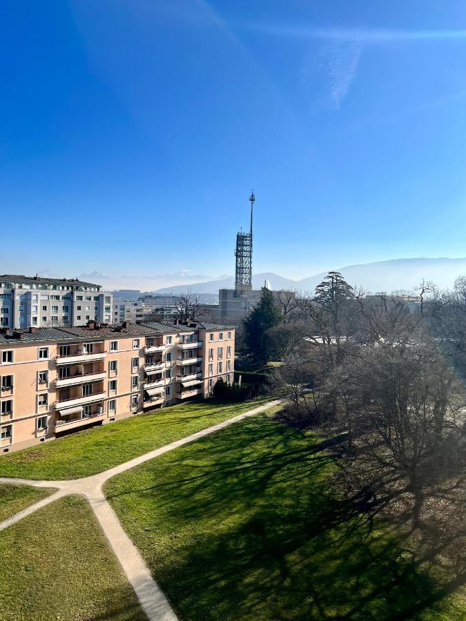 Beautiful Park View Next To Un Genf