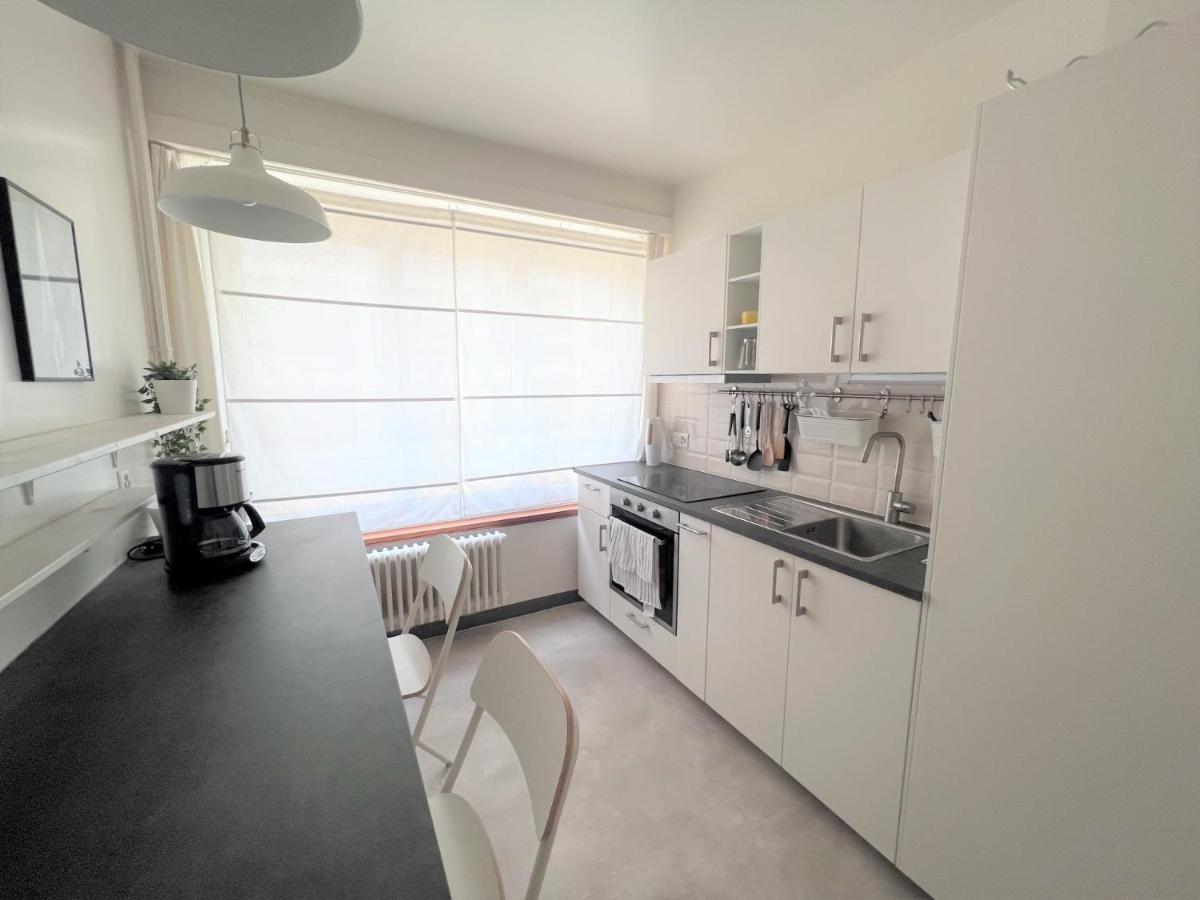 Spacieux Et Lumineux Aux Eaux-vives Appartement