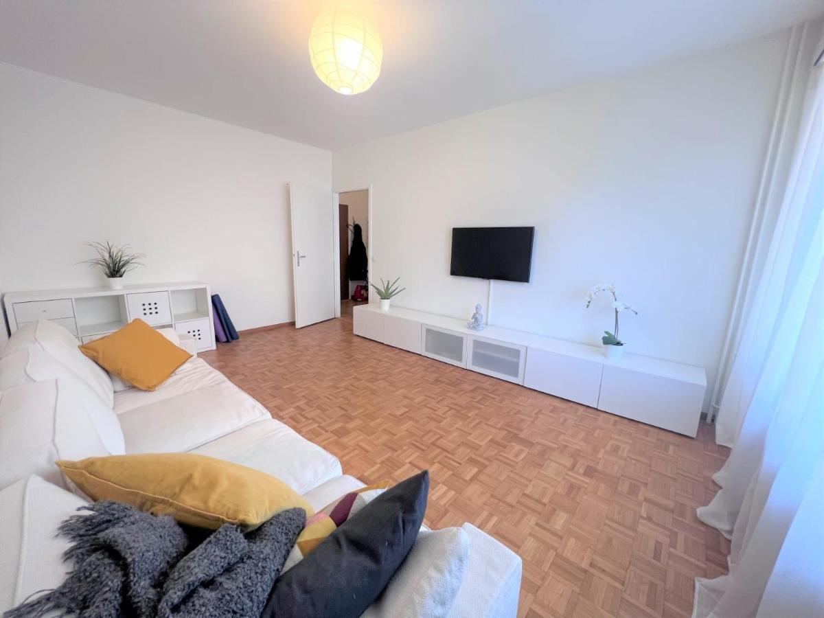 Spacieux Et Lumineux Aux Eaux-vives Appartement *