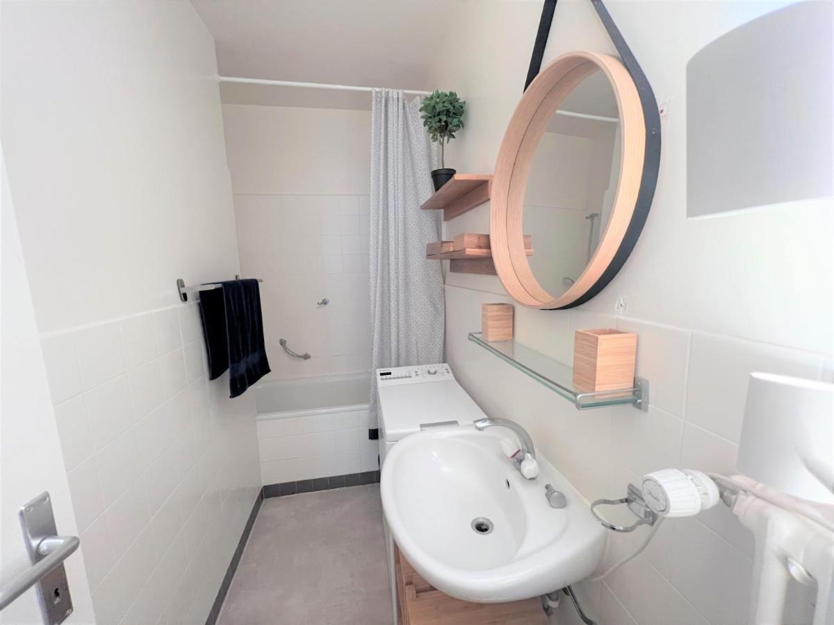 Spacieux Et Lumineux Aux Eaux-vives Appartement *
