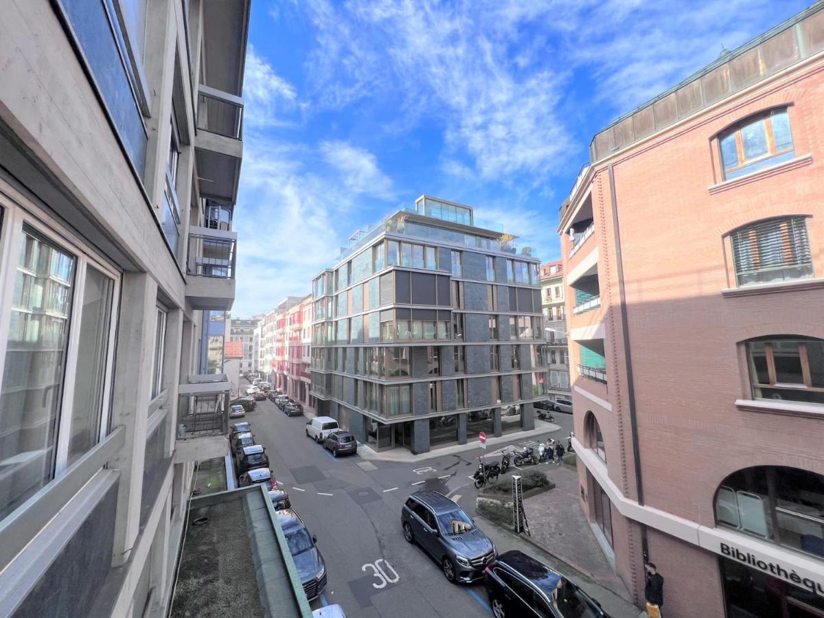 Spacieux Et Lumineux Aux Eaux-vives Appartement *