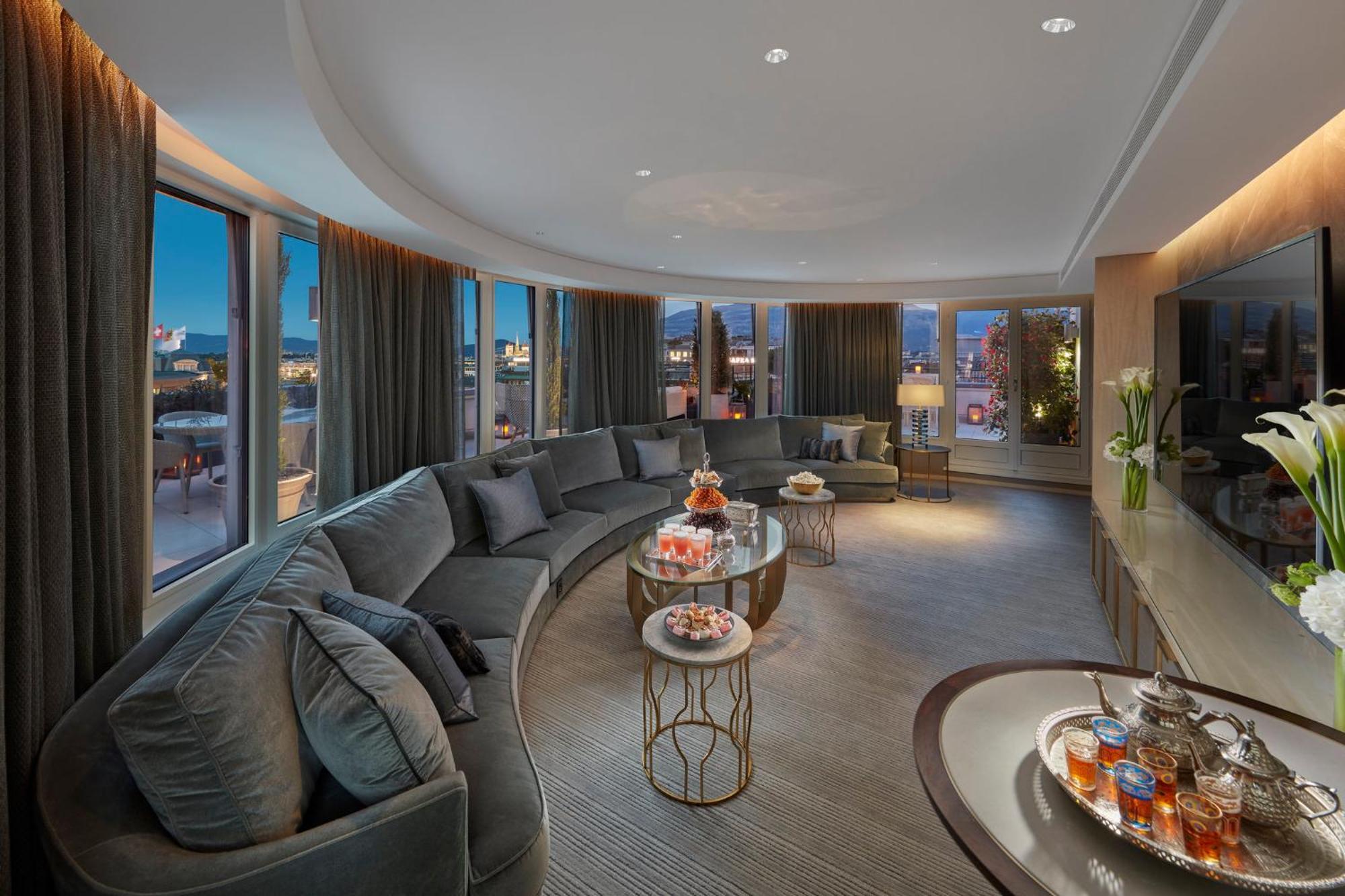 Mandarin Oriental, Hotel