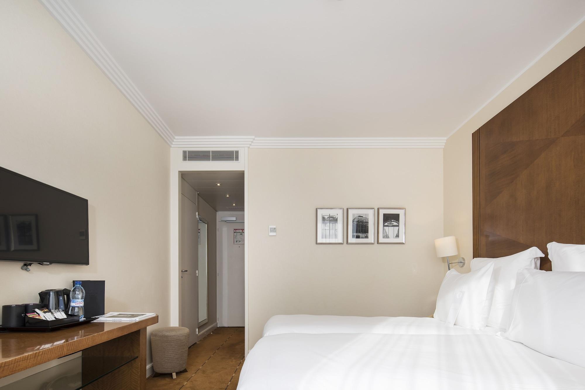 Warwick 4* Geneva