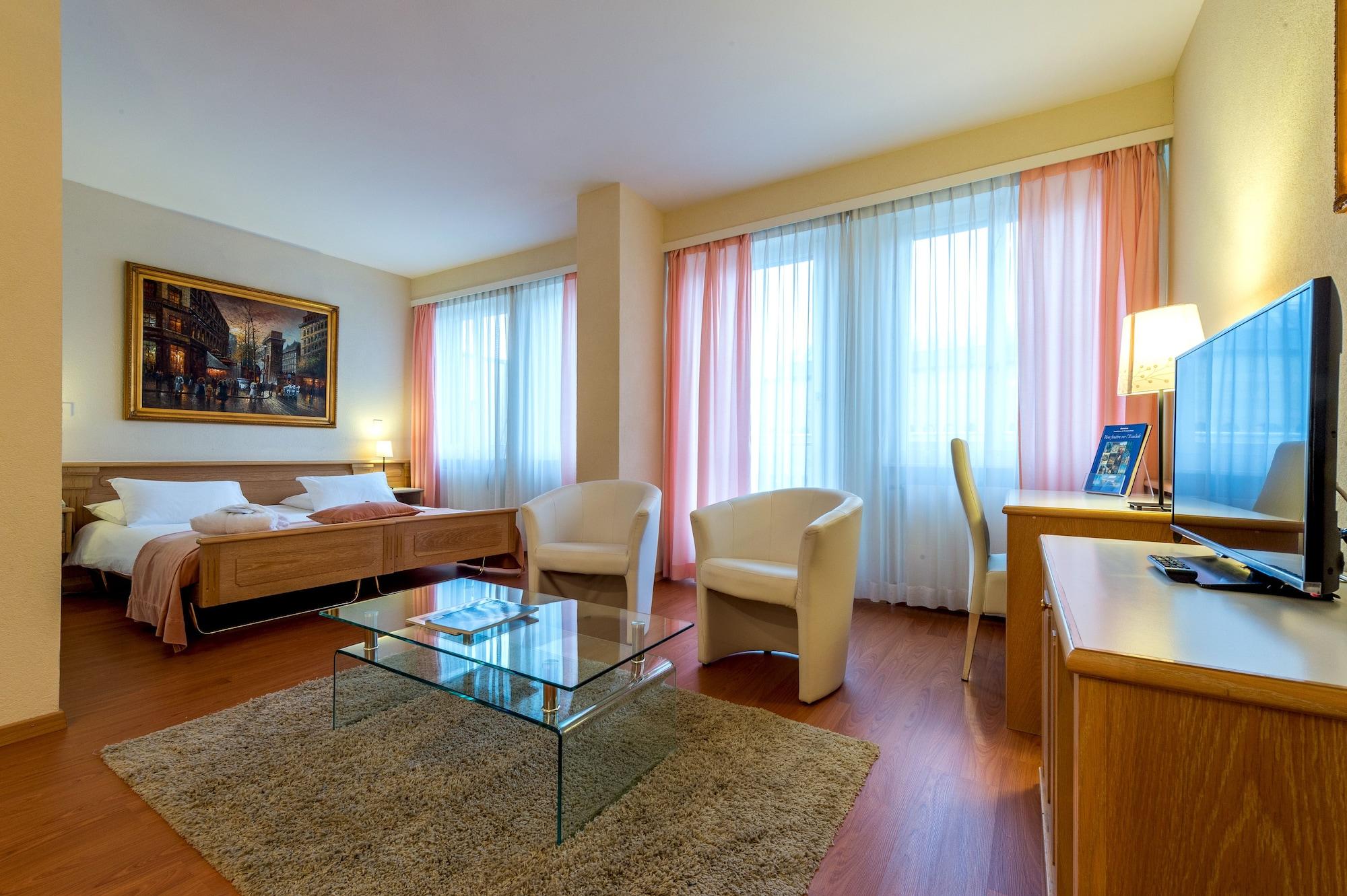 Hotel Century 4*